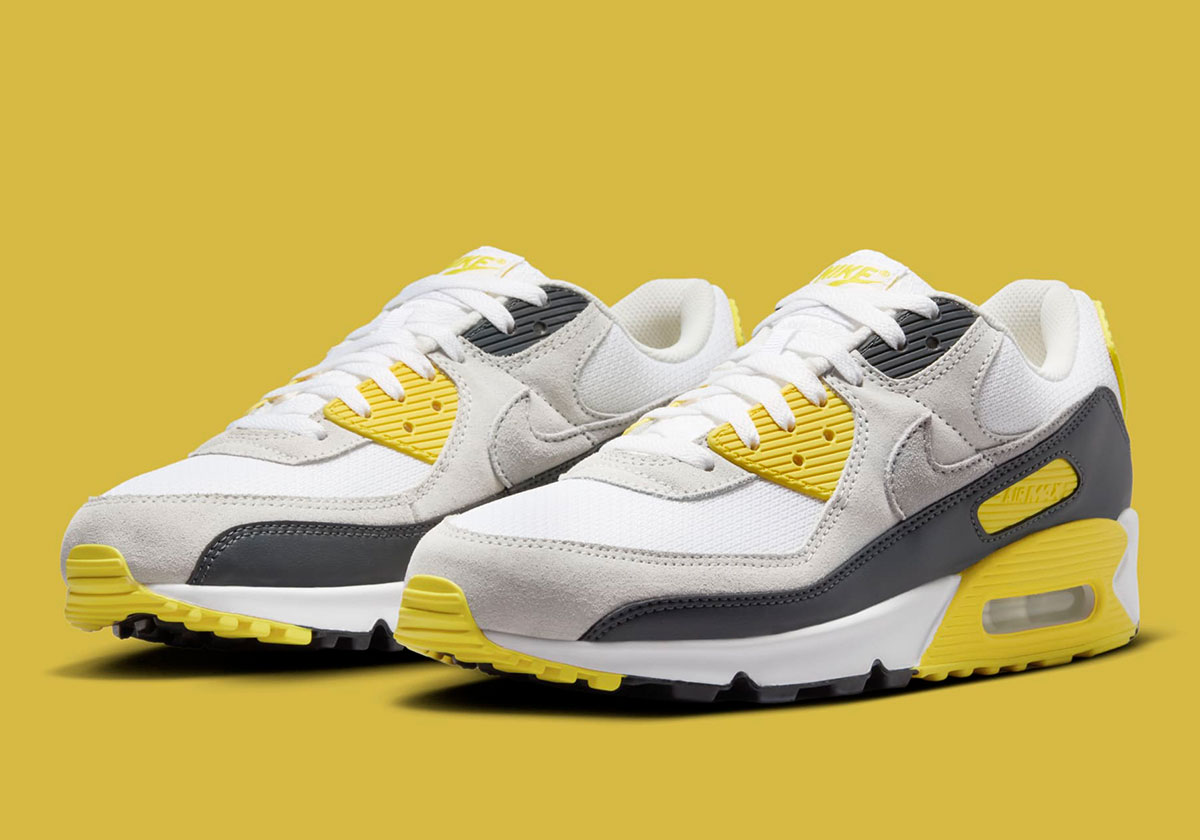 "Lightening" Jolts This Classically-Styled Air Max 90