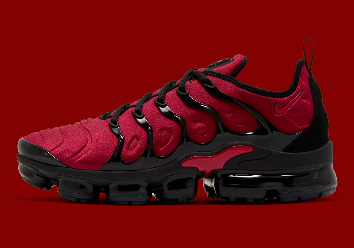 Nike vapormax university red hotsell