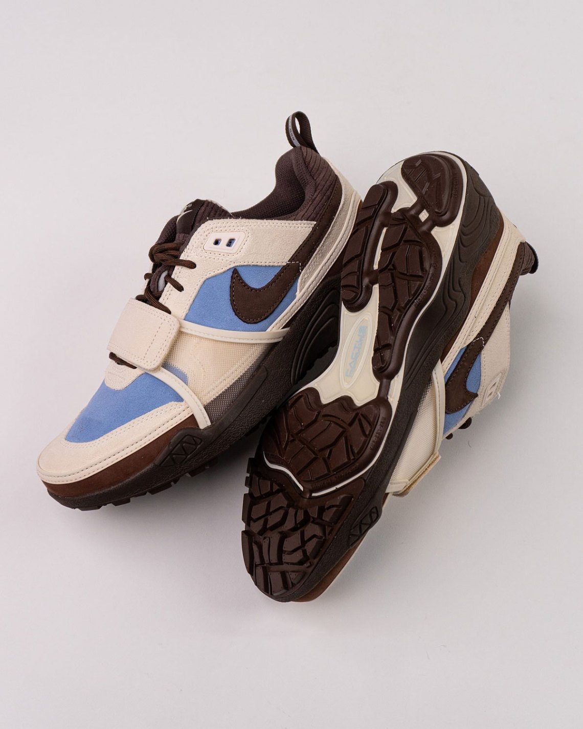 Travis Scott Field Jaxx Leche Blue HQ3072-400 | SneakerNews.com display picture 3