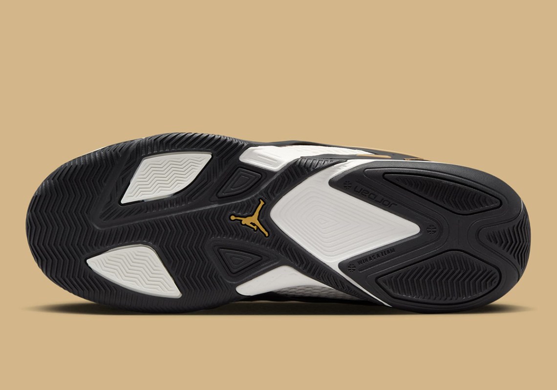 Jordan Heir Black and White/Metallic Gold Detail Men\'s Shoes Jordan Heir Classic Men main image 3
