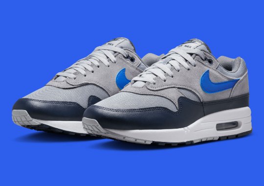 "Royal" and "Smoke Grey" Combine On The Nike Air Max 1