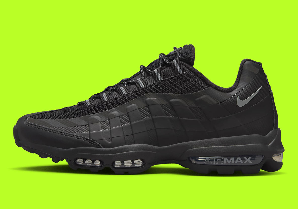 Get Mega-Stealthy With This Nike Air Max 95 Ultra