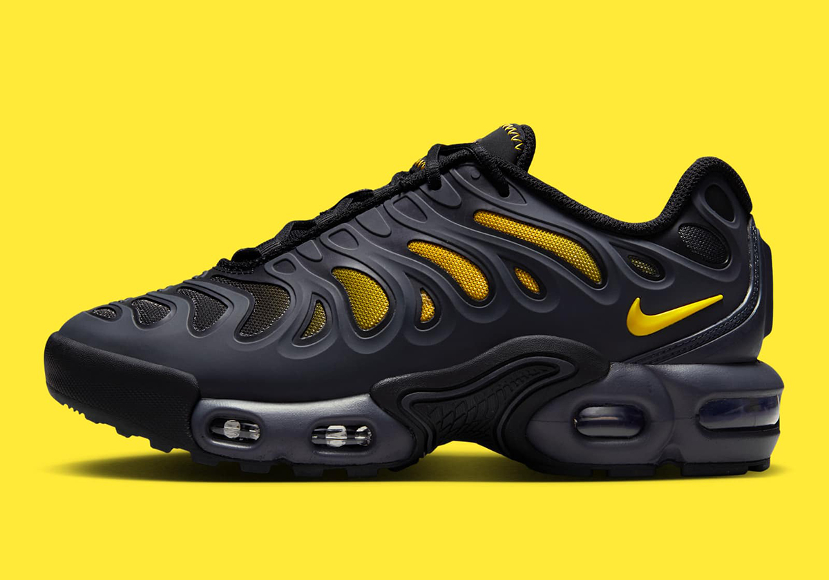 Black and yellow nike air max plus online