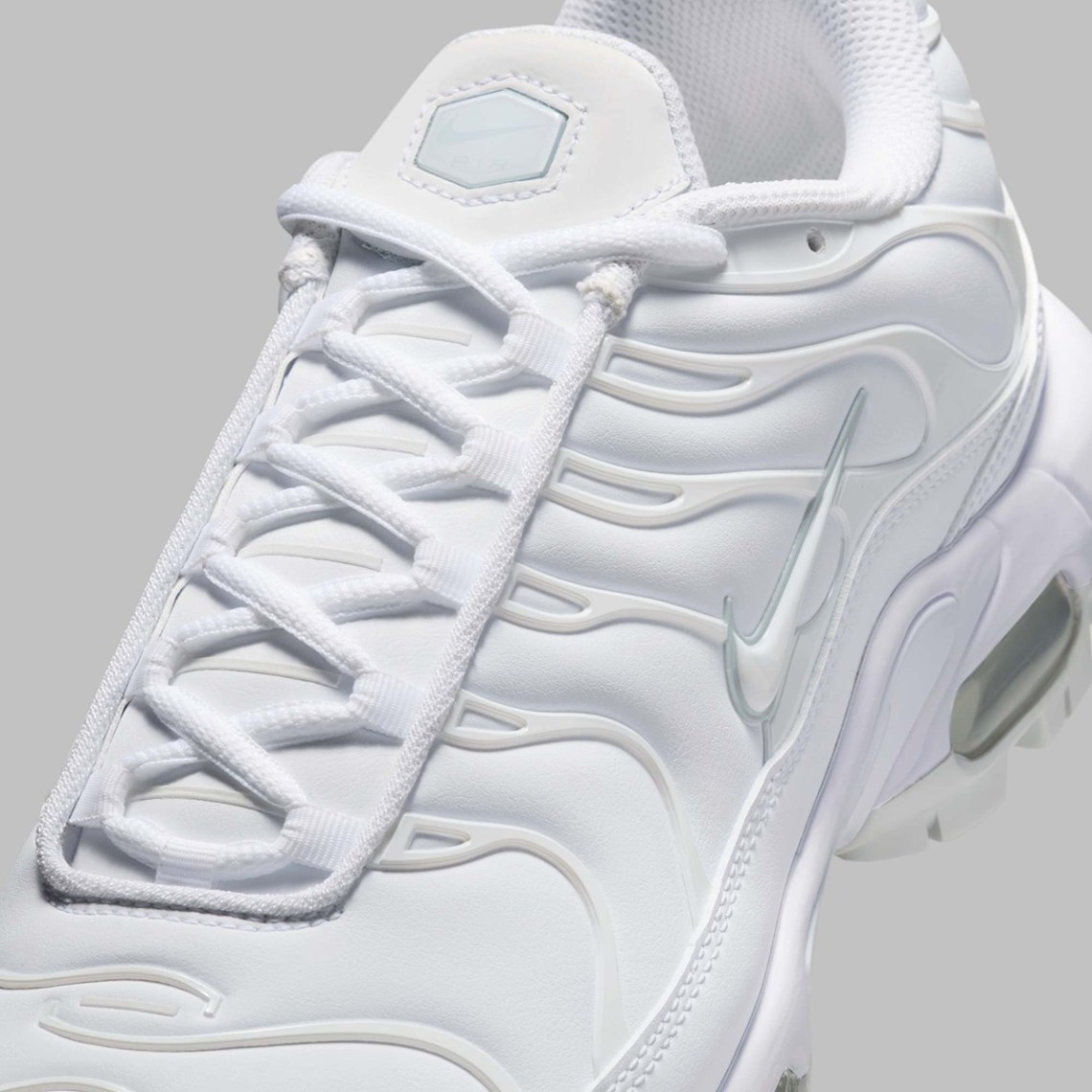 Nike Air Max Plus Golf White FZ4150-100 | SneakerNews.com display picture 1