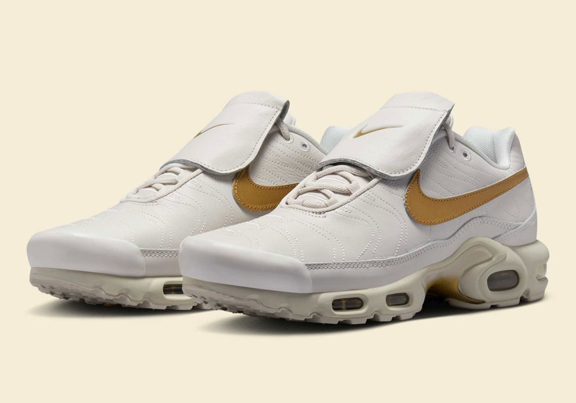 Nike Air Max Plus Tiempo Phantom HV2541-001 | SneakerNews.com display picture 3