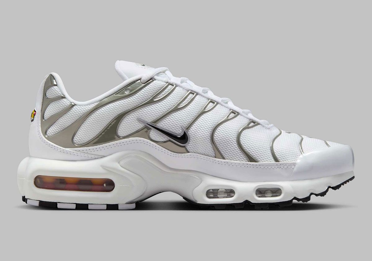 nike air max plus white black metallic silver hj9743 100 7