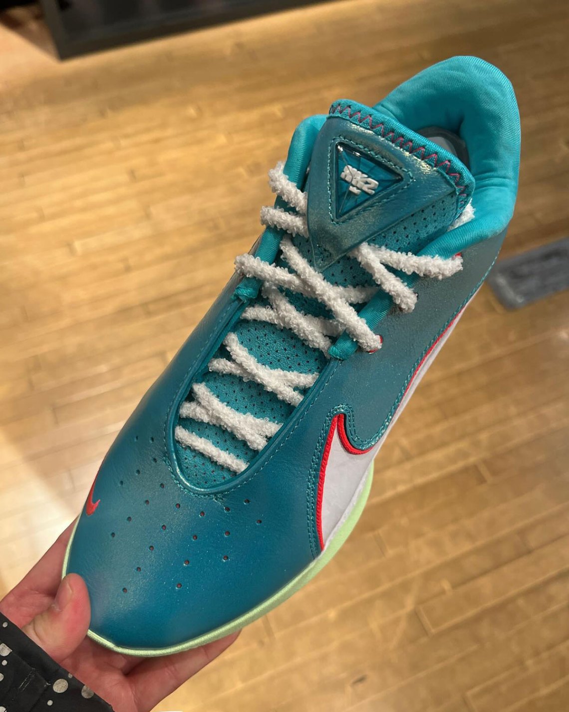 Nike LeBron 22  display picture 1