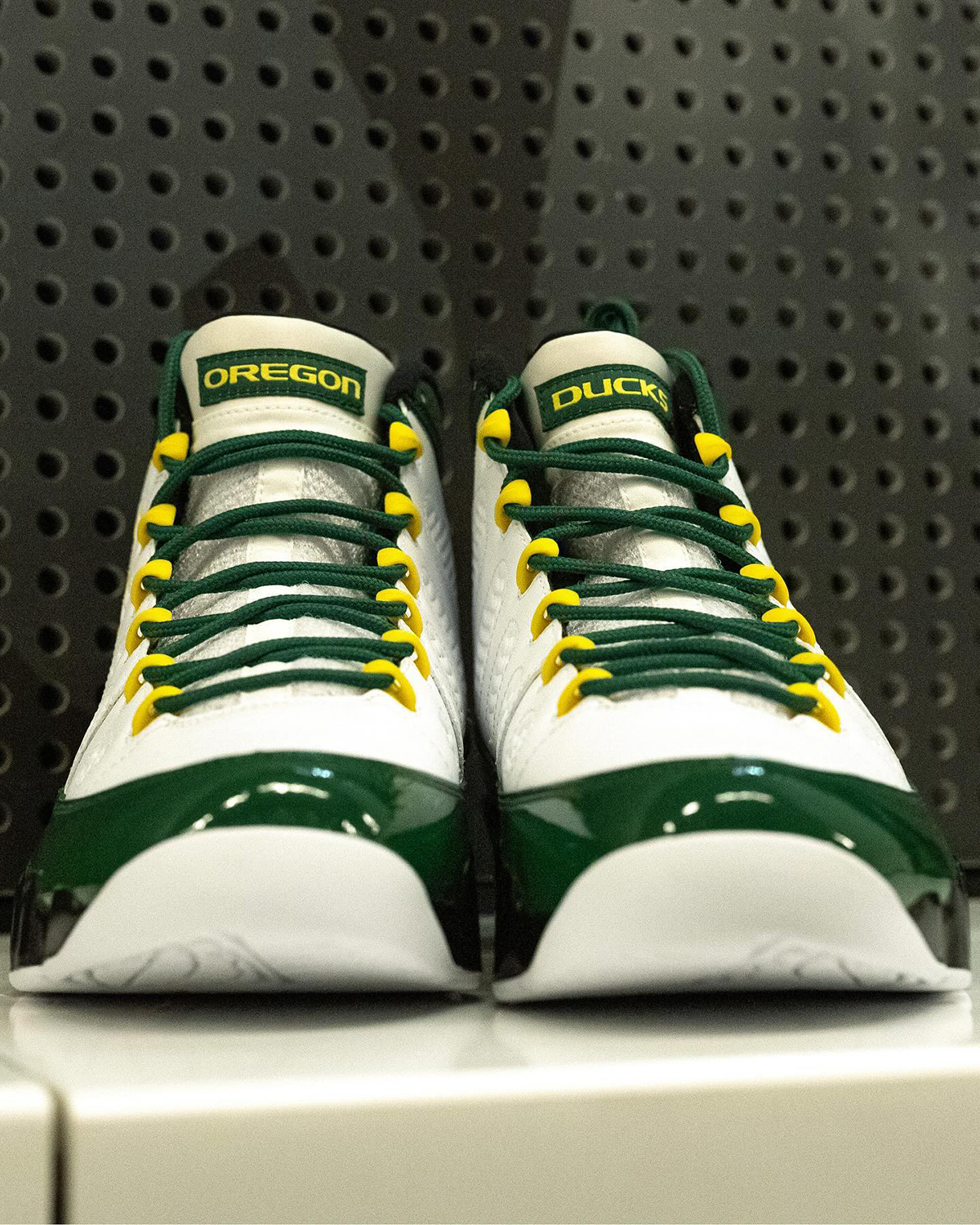 Air Jordan 9 Oregon Ducks Football Pe 3