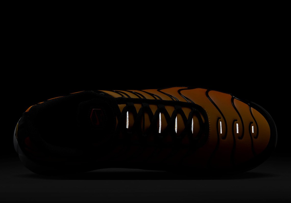Sunset Nike Air Max Plus Golf FZ4150-800 | SneakerNews.com display picture 1