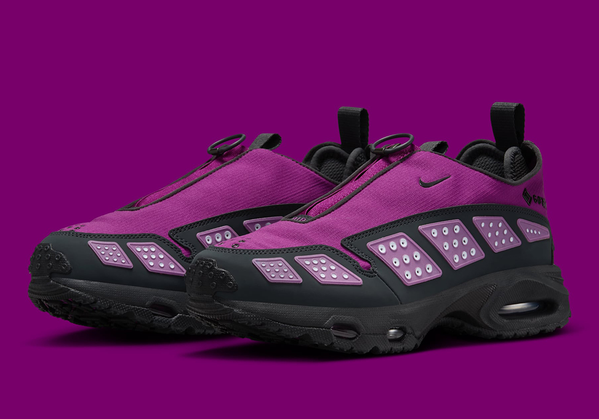 Official Images Of The Nike Air Max Sunder GORE-TEX "Bold Berry"