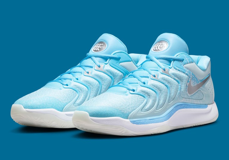 Nike KD 17 Christmas FZ1525-400 | SneakerNews.com display picture 2