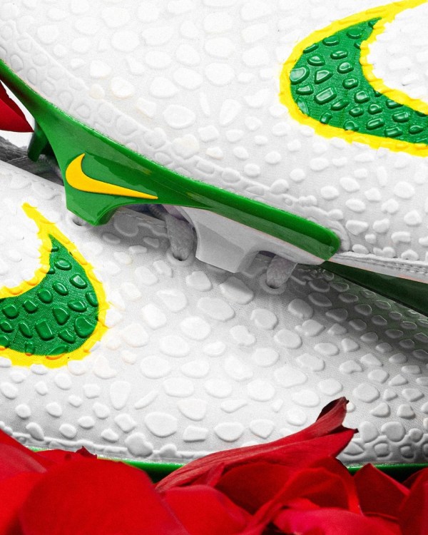 Oregon Rose Bowl Nike Kobe 6 PE Cleats