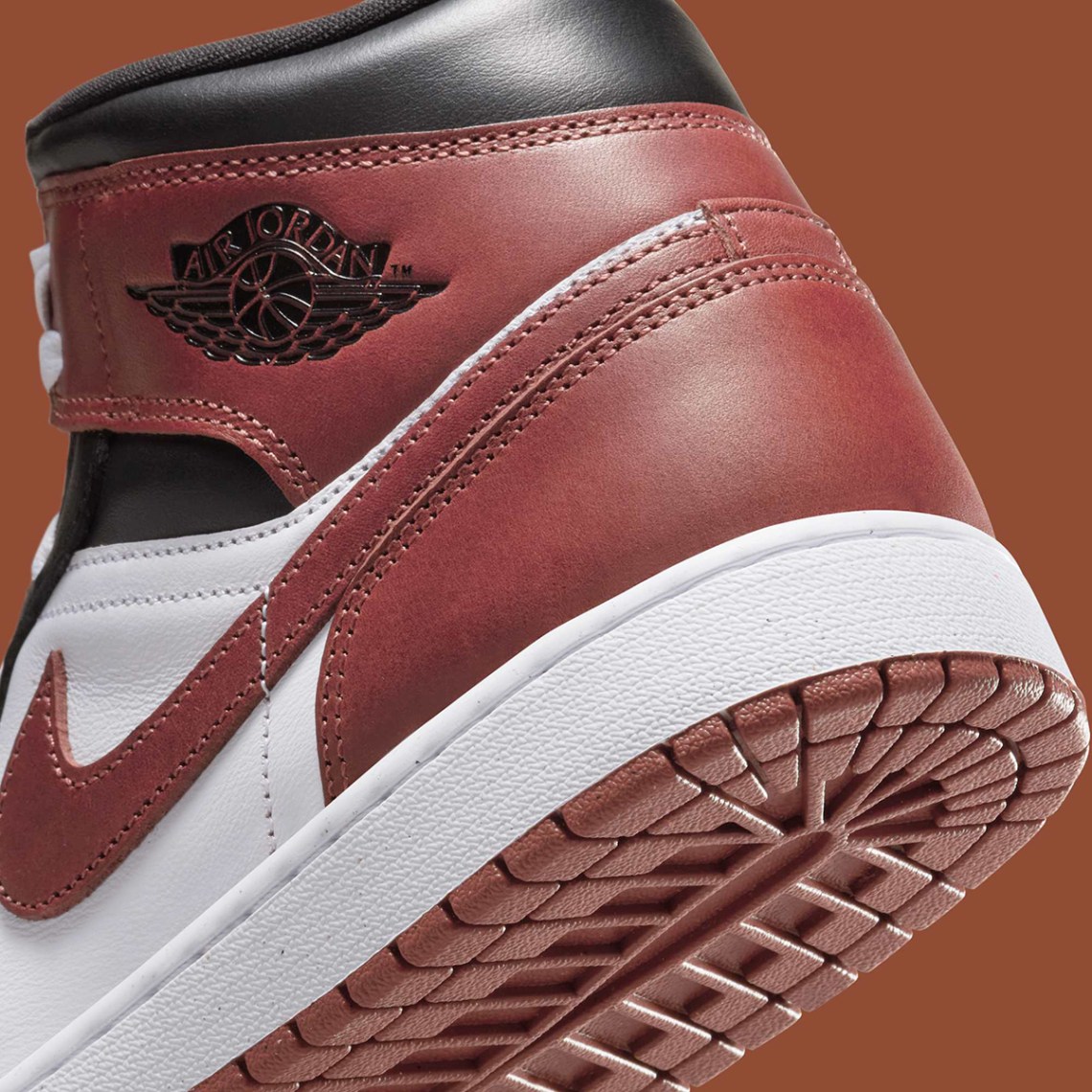 Air Jordan 1 Mid  display picture 3