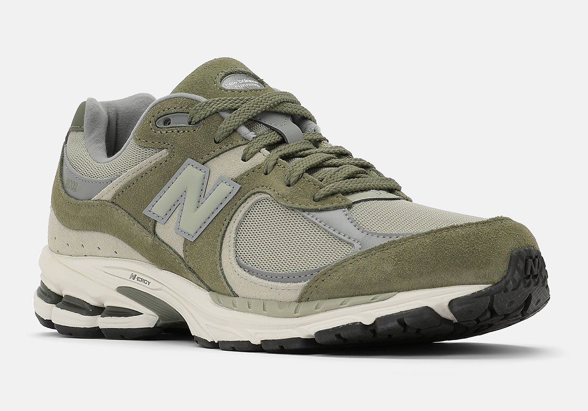 "Dark Olivine" And Fresh Color-Blocking Light The New Balance 2002R