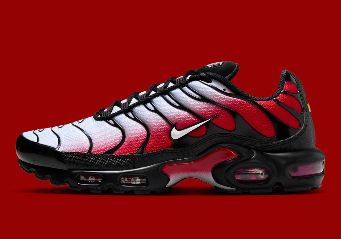 New Men\'s Size 8 Nike Air Max Plus Black Red Gradient DM0032-017 DM0032-017 Nike Air Max Plus Pure Platinum University Red  main image 3