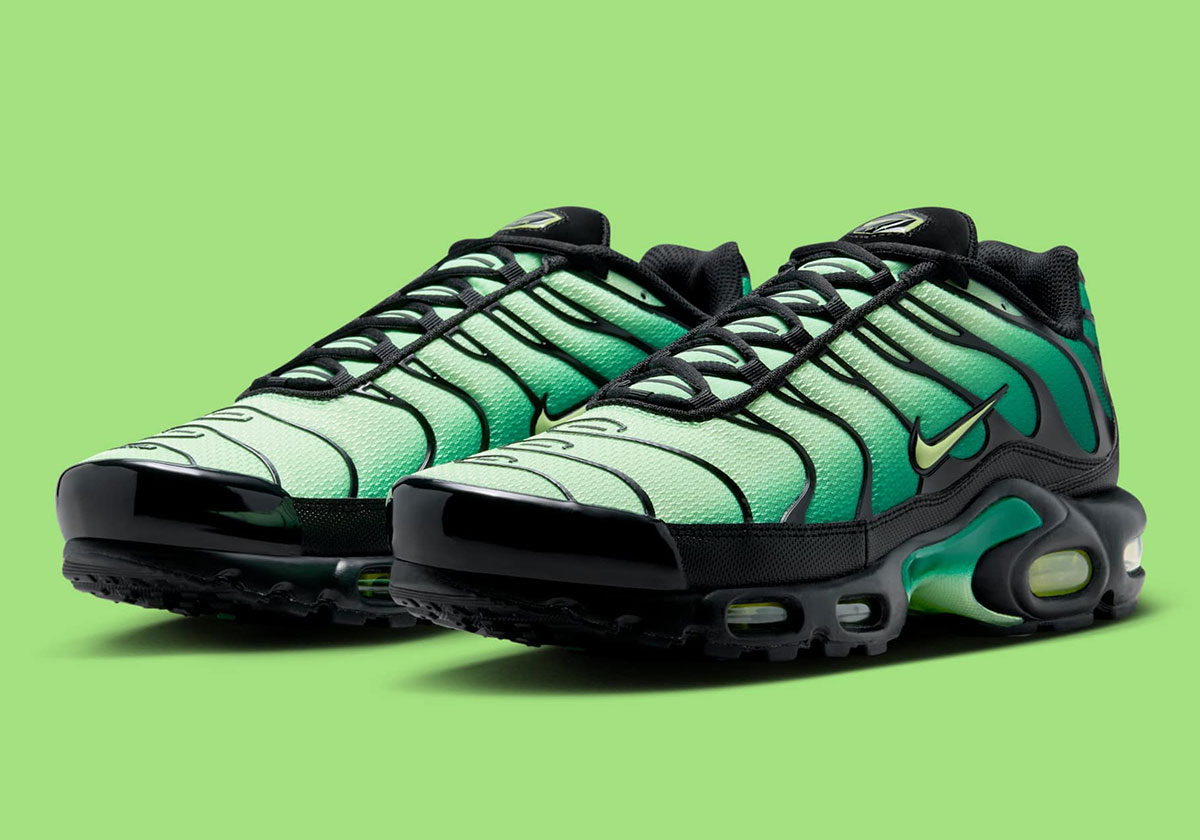 Nike Preps For St. Patrick's Day With A "Vapor Green" Air Max Plus