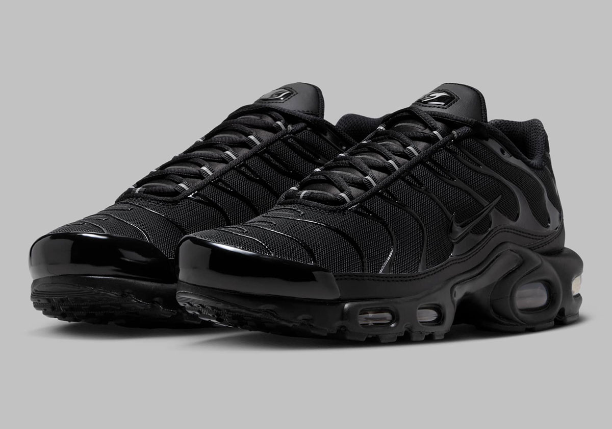 Nike Stocks Up On The "Triple Black" Air Max Plus For Women