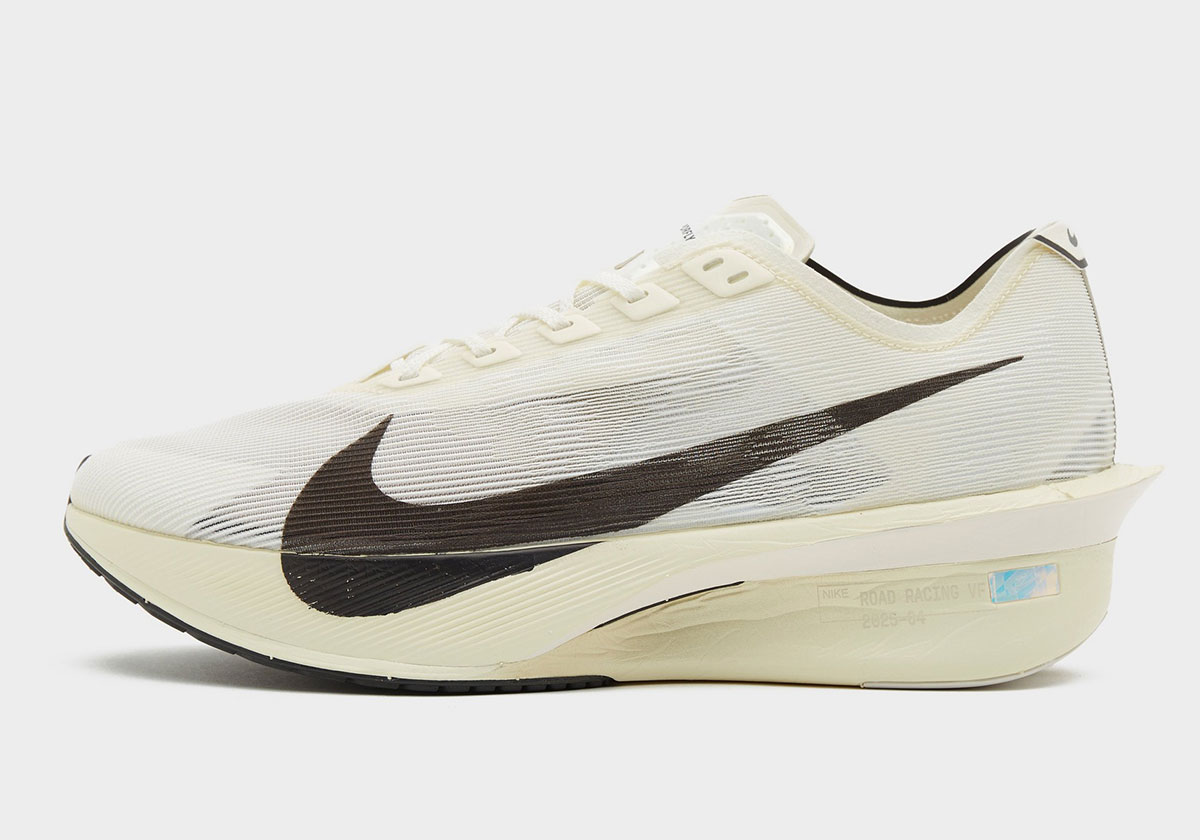 Nike Vaporfly 4 Sail Black 2