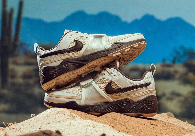 travis-scott-nike-zoom-field-  display picture 3