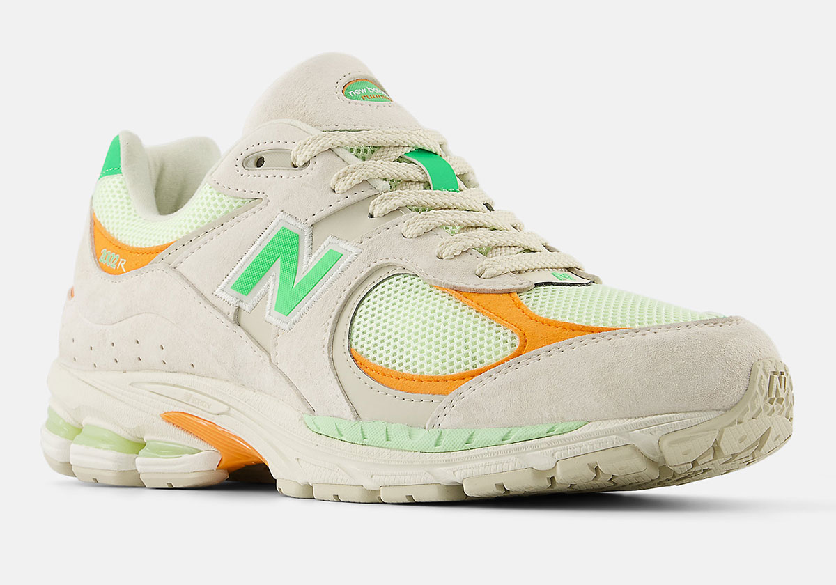 New Balance Snacks Down A "Green Apple" 2002R For Spring