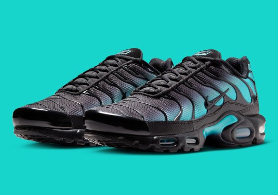 The Nike Air Max Plus Wears A Stark Black And "Aurora Green" Gradient