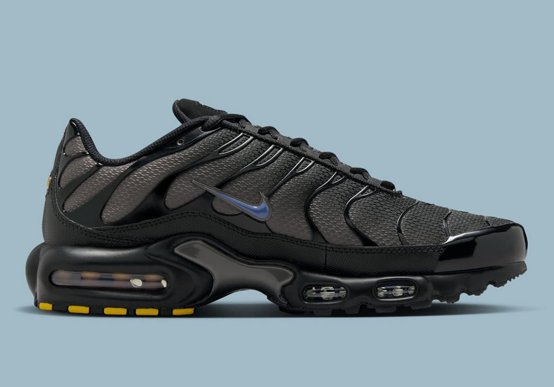 Nike Air Max Plus Black DM0032-018 | SneakerNews.com