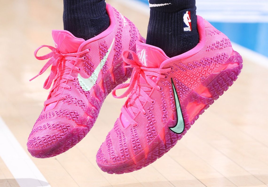 Nike Ja 3 “Max Volume”: Mẫu giày signature mới của Ja Morant Hinh anh 2: Giay Nike Ja 3 “Max Volume” voi thiet ke manh me va logo Swoosh dao nguoc