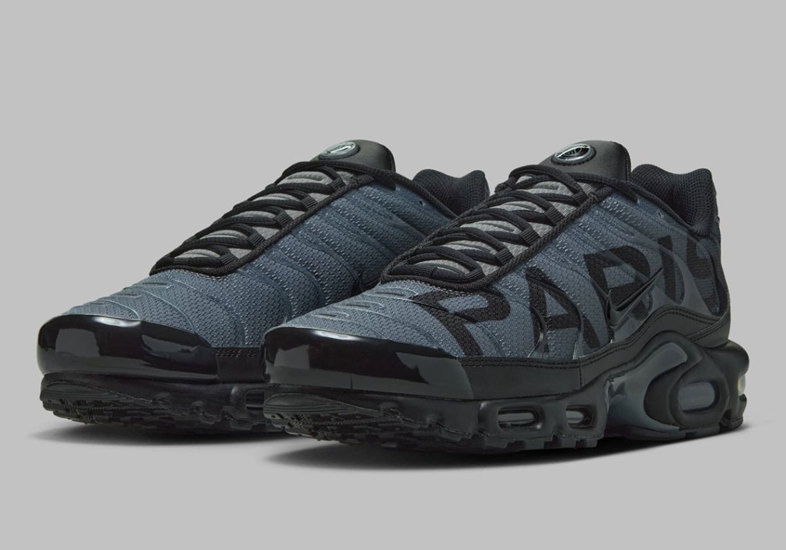 Paris Saint-Germain PSG Nike Air Max Plus IB2253-001 | SneakerNews.com
