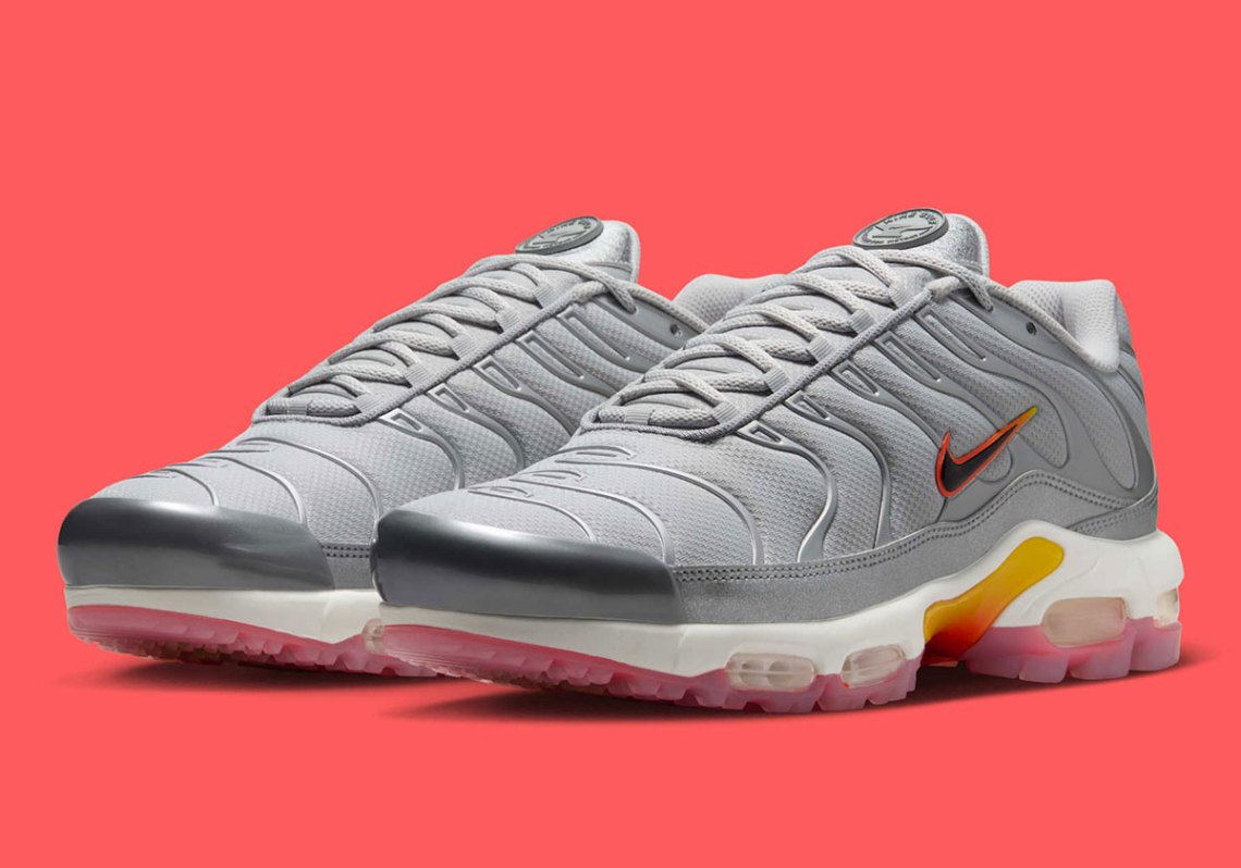 Nike Air Max Plus Golf US Open HJ4518-001 | SneakerNews.com display picture 1
