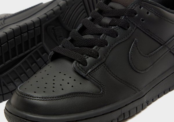 triple black nike dunks