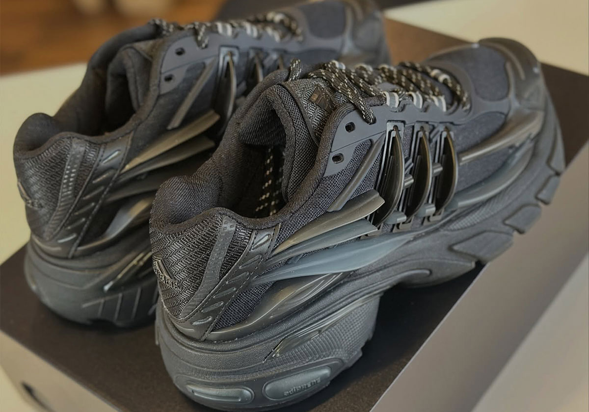 Black Adidas Jellyfish 4