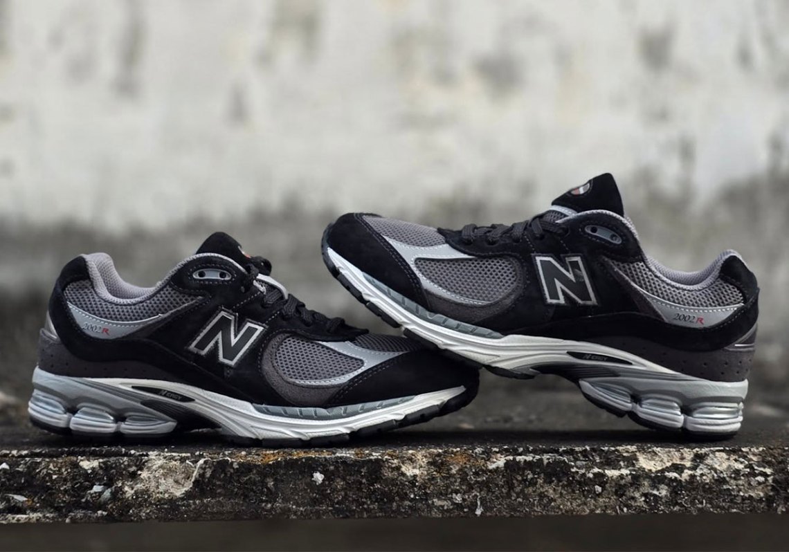New Balance 2002R 