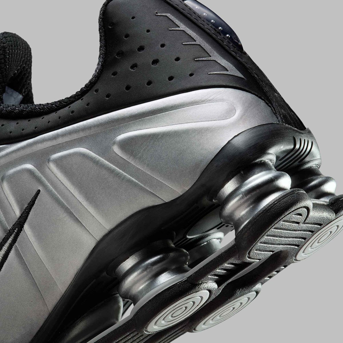 Silver R Shox R4 Nike Shox R4 Metallic Silver HQ1988-007 | SneakerNews.com