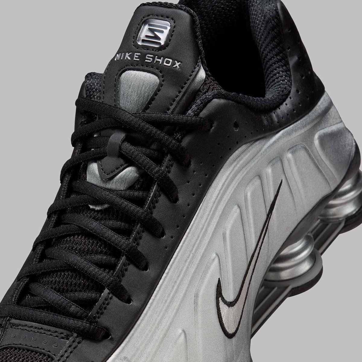 Silver R Shox R4 Nike Shox R4 Metallic Silver HQ1988-007 | SneakerNews.com