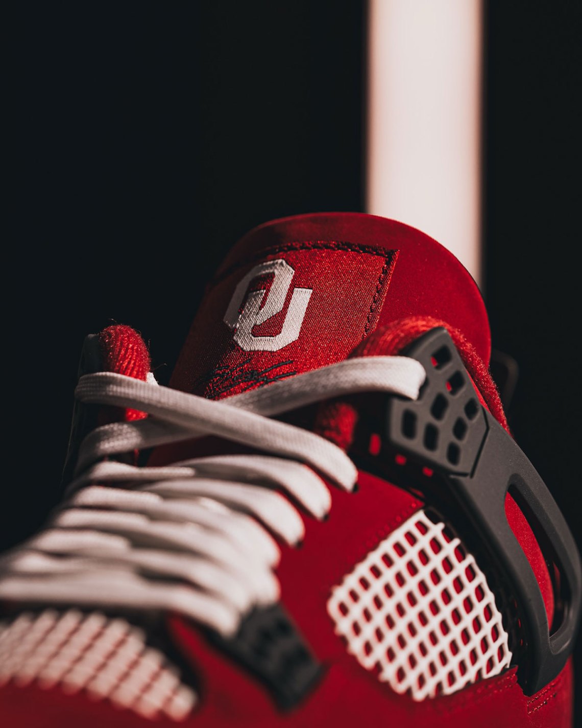 Air Jordan 4 Cleats Oklahoma Sooners PE 2025 | SneakerNews.com display picture 1