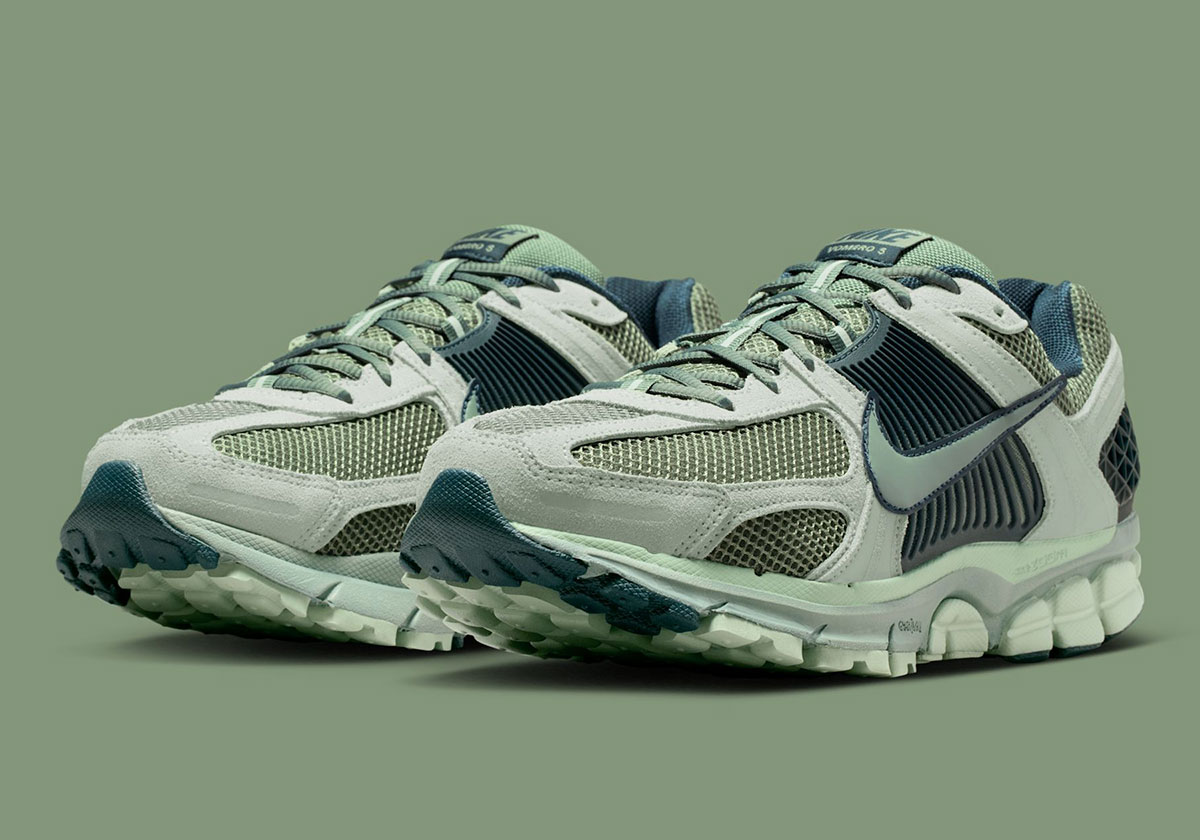 Nike Splashes "Seafoam" On The Vomero 5