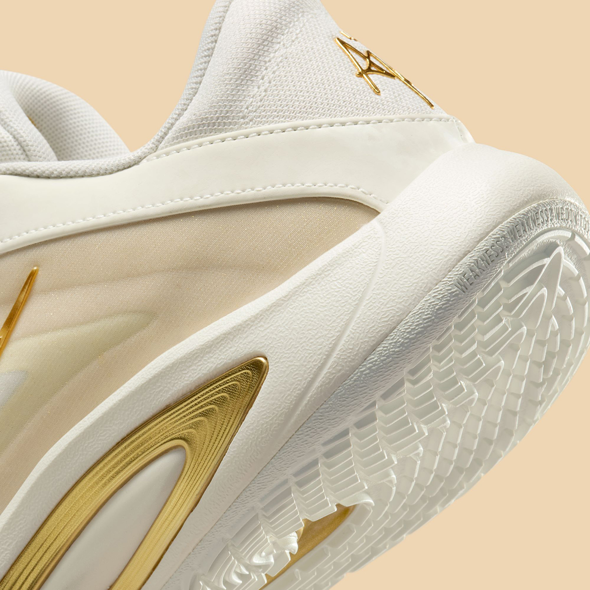 Nike A One Sail Metallic Gold Fz8605 102 5