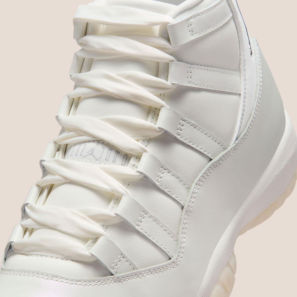 Air Jordan 11 Pearl 5