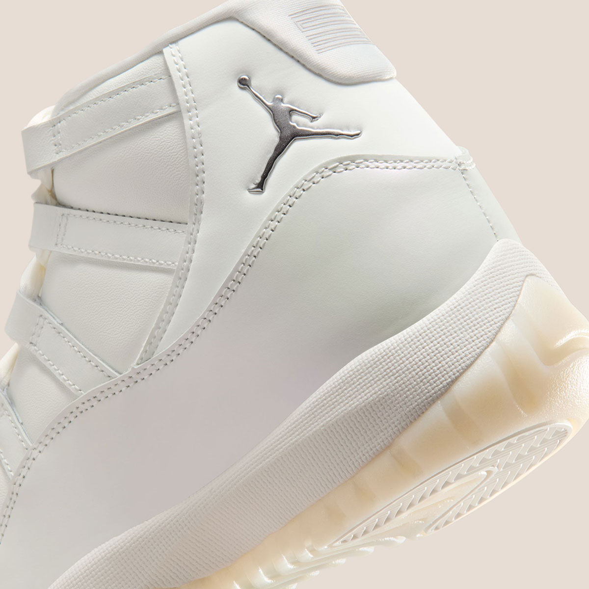 Air Jordan 11 Pearl 6
