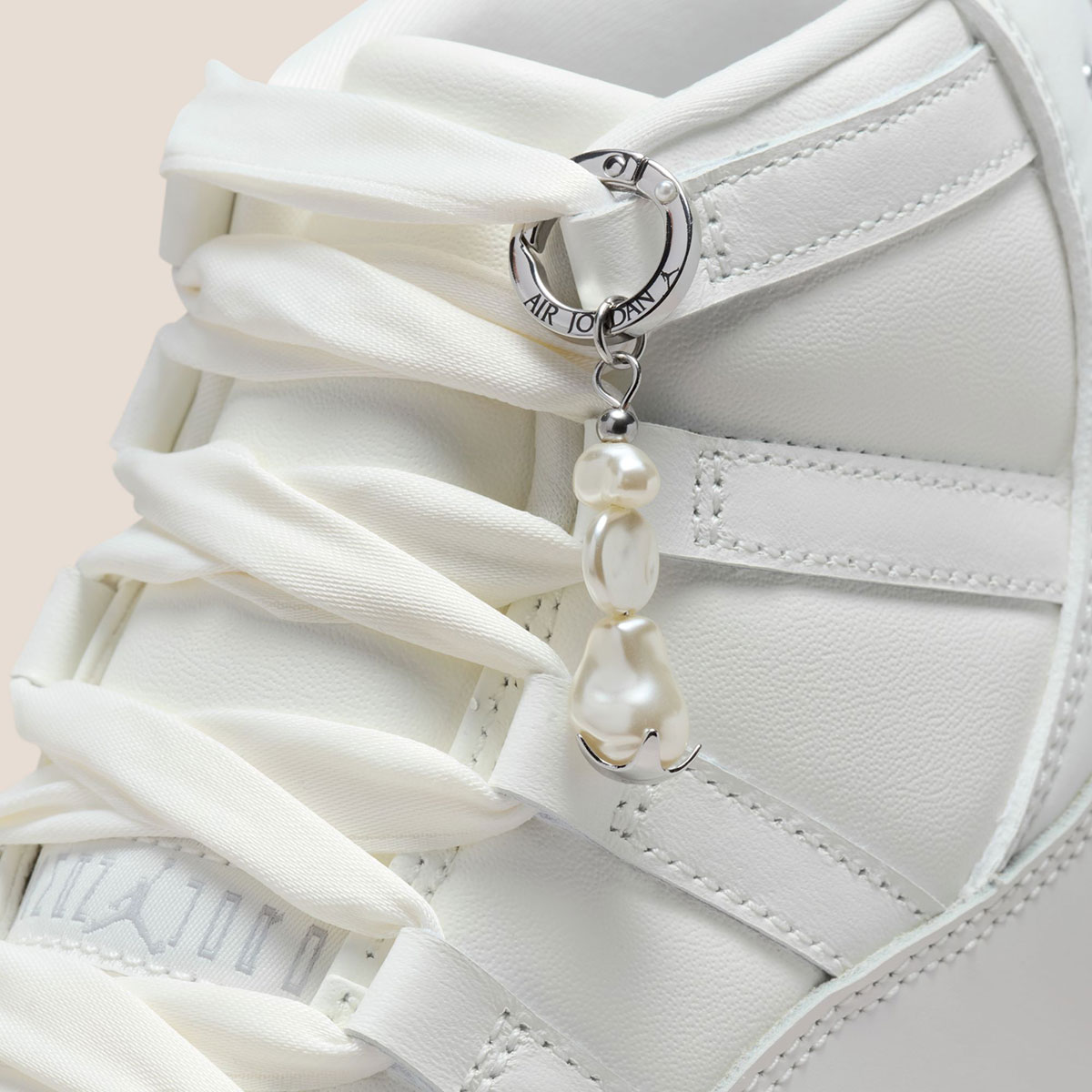 Air Jordan 11 Pearl 7