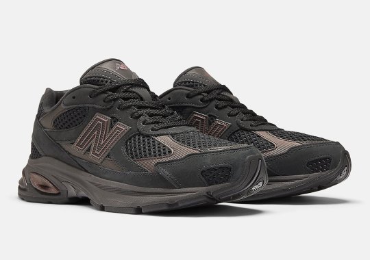 The New Balance 2010 Stays Strong In "Black Ice"
