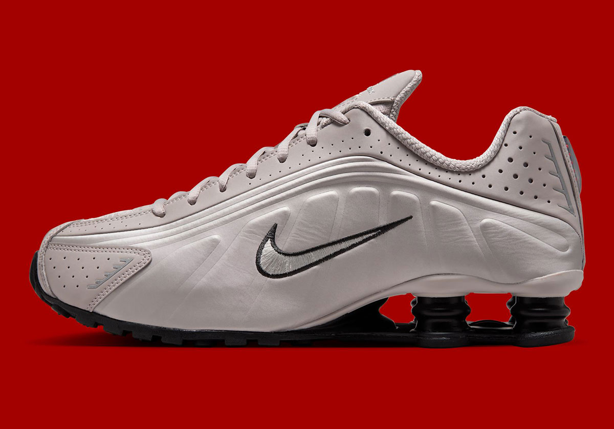 Nike Shox R4 College Grey University Red Metallic Silver Ih0265 009 1