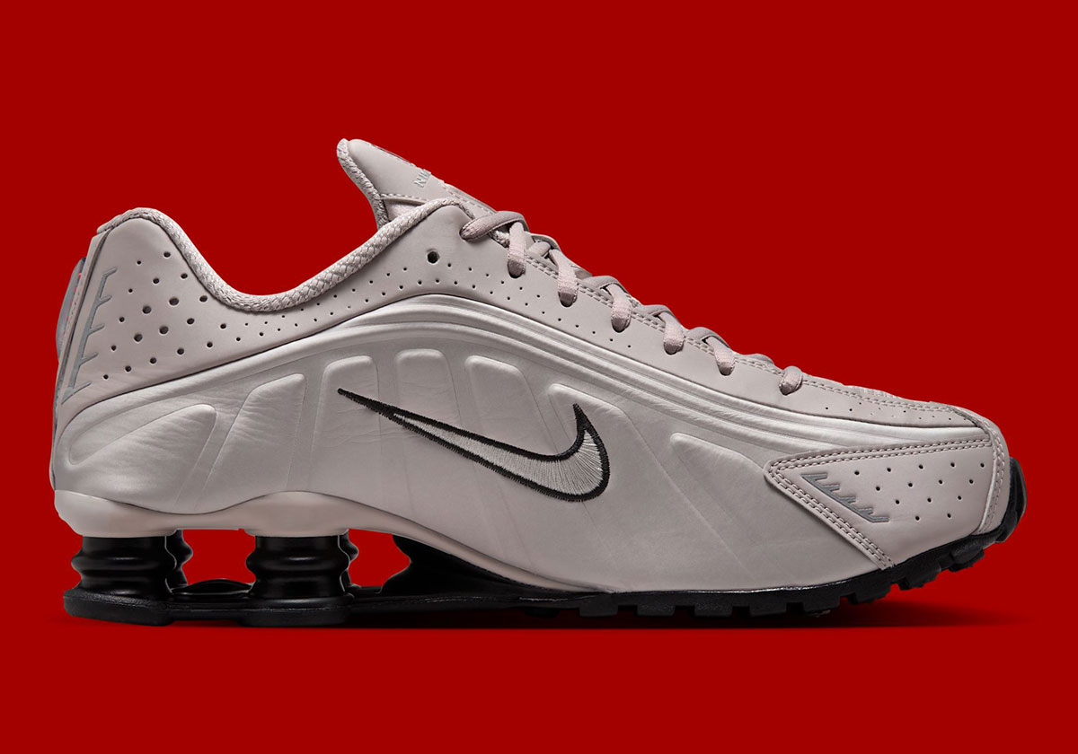 Nike Shox R4 College Grey University Red Metallic Silver Ih0265 009 3