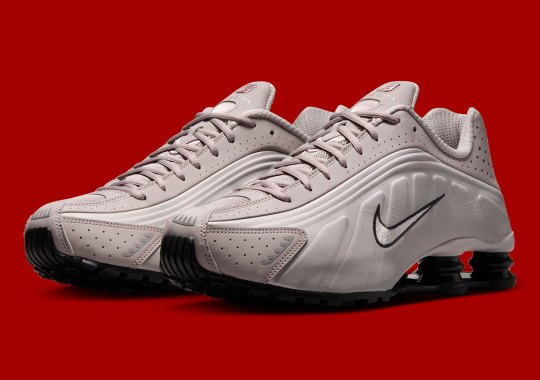 The legs nike Shox R4 Ships Off To "College Grey"