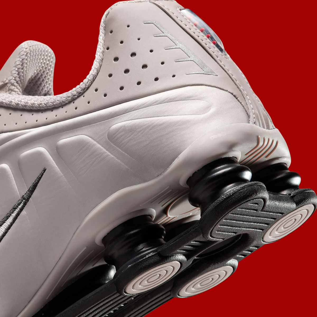 Nike Shox R4 College Grey University Red Metallic Silver Ih0265 009 8