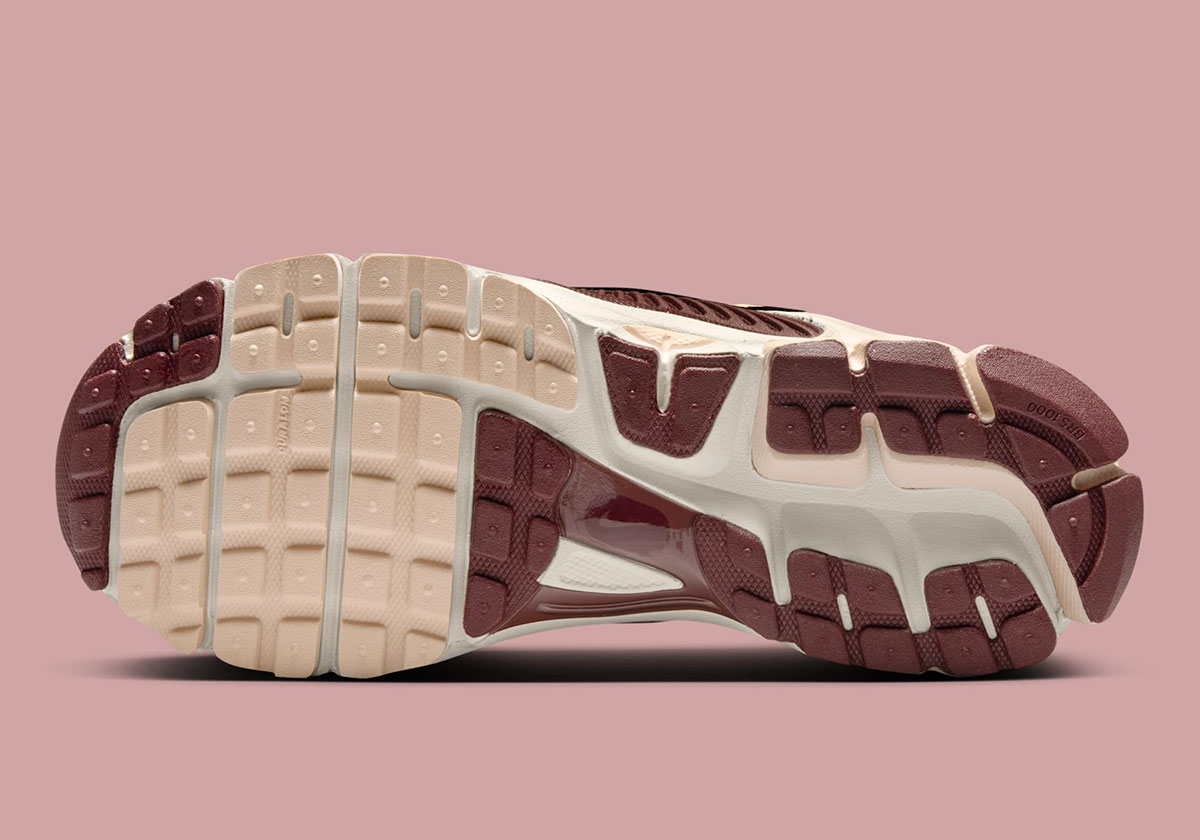 Nike Zoom Vomero 5 Phantom Pearl White Light Orewood Brown Dark Team Red Io7596 021 2