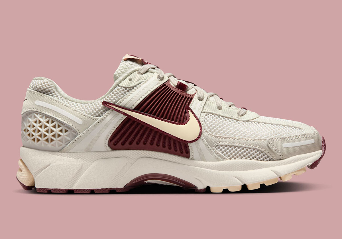 Nike Zoom Vomero 5 Phantom Pearl White Light Orewood Brown Dark Team Red Io7596 021 3