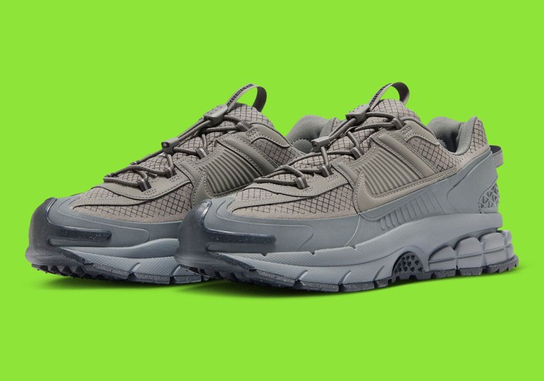 Nike Zoom Vomero Roam platinum metallic size 14 LAST PAIR ‼️ . NIK3 ZOOM VOMERO ROAM Metallic Platinum SIZE  main image 3