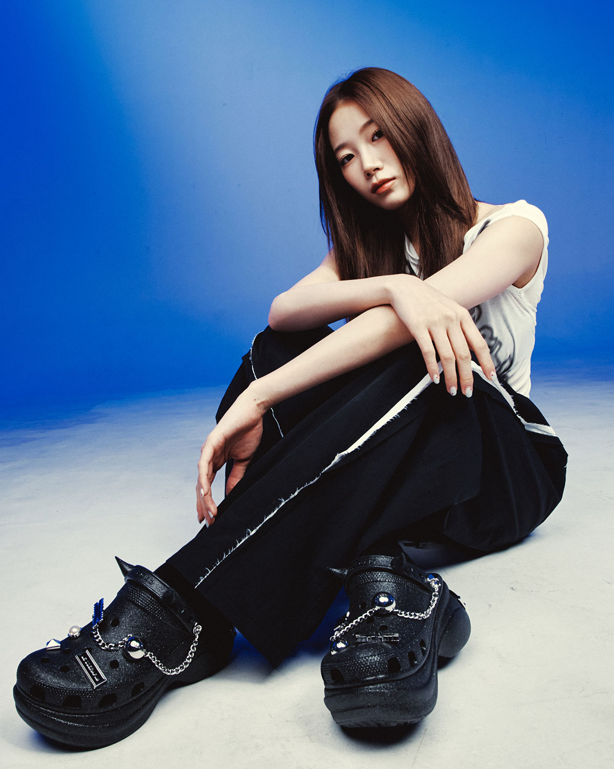 Le Sserafim Crocs Release Date 4