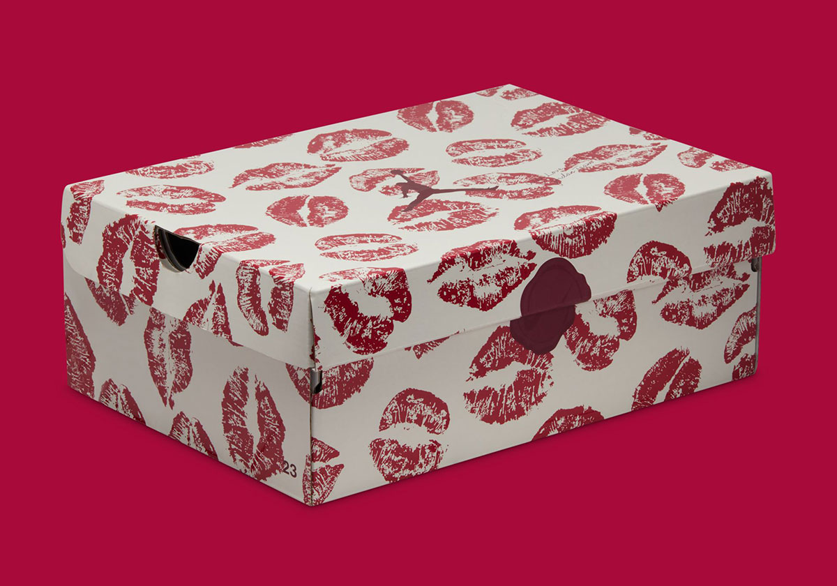 Air Jordan 1 Mid Valentines Day Lips Kiss Ib7018 600 11